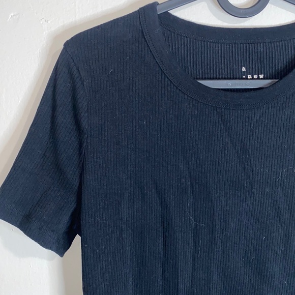 Tops - 🎱Black ribbed short sleeve top!